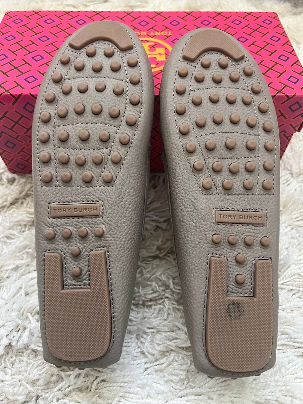 Like New— Tory Burch French Gray Leather Loafers with Gold Logo Accent Size 8